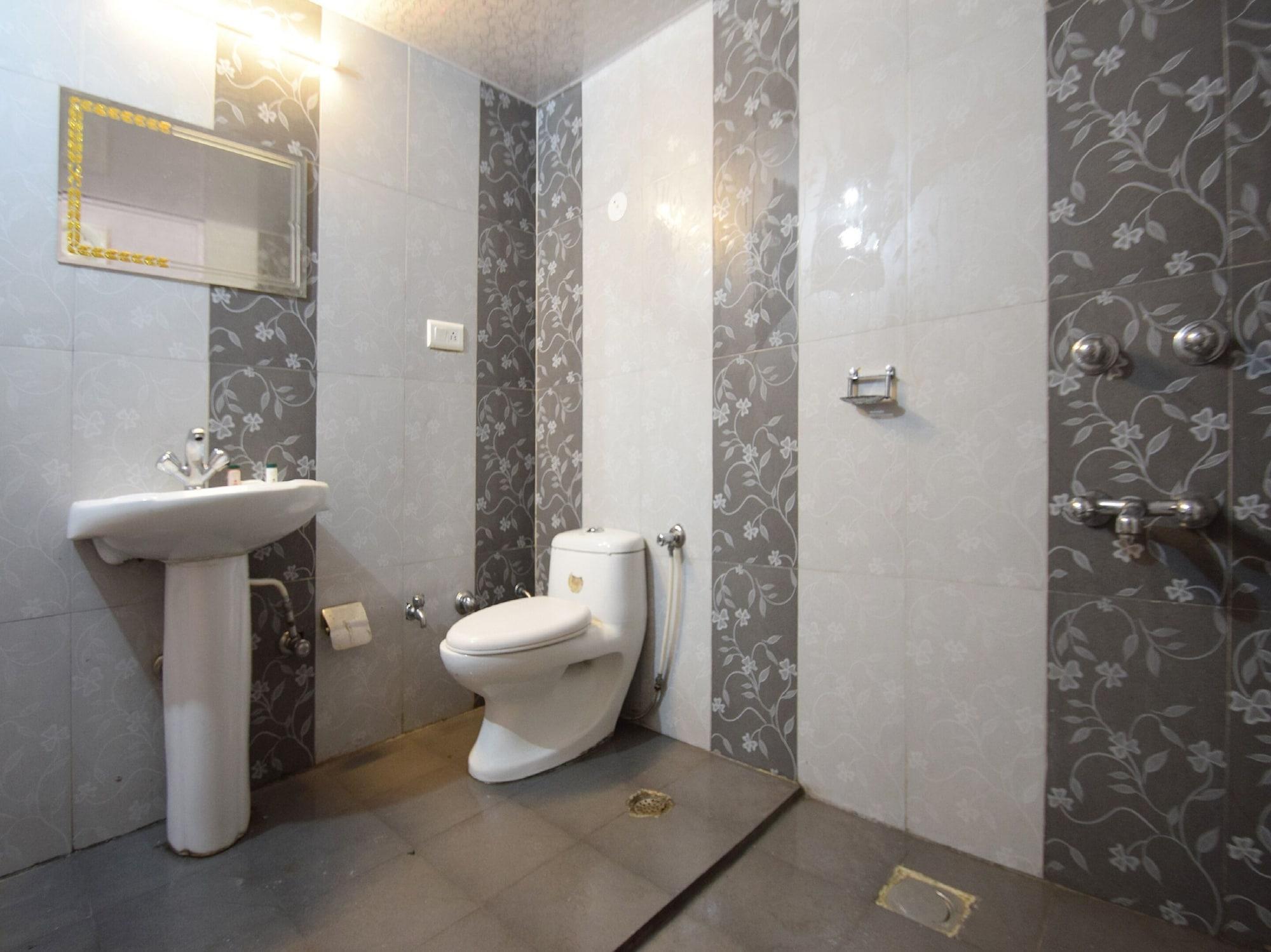 Oyo 29131 Hotel Mn Grand Shamshabad Esterno foto