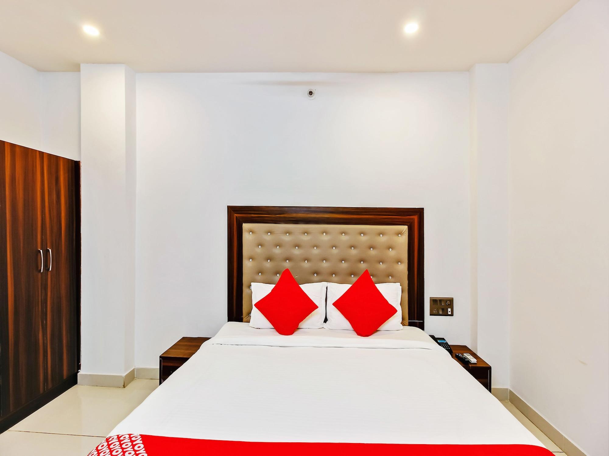 Oyo 29131 Hotel Mn Grand Shamshabad Esterno foto