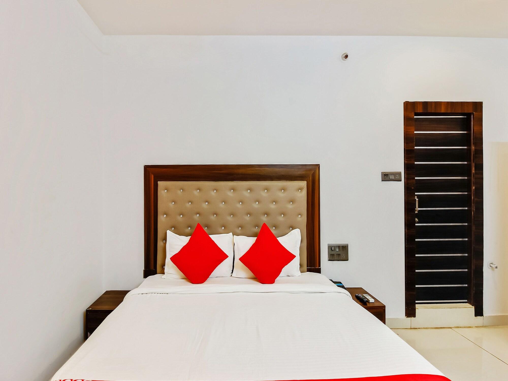 Oyo 29131 Hotel Mn Grand Shamshabad Esterno foto