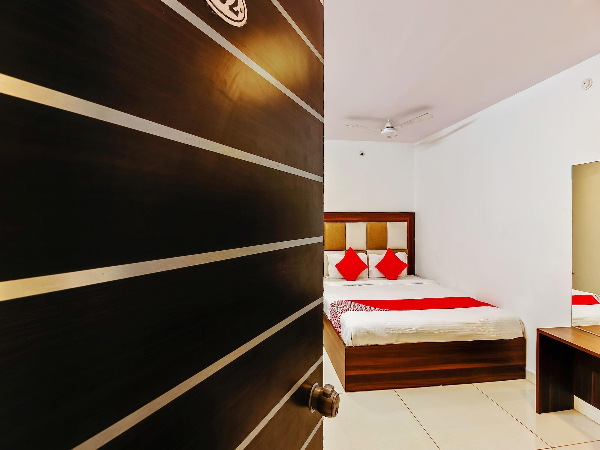 Oyo 29131 Hotel Mn Grand Shamshabad Esterno foto