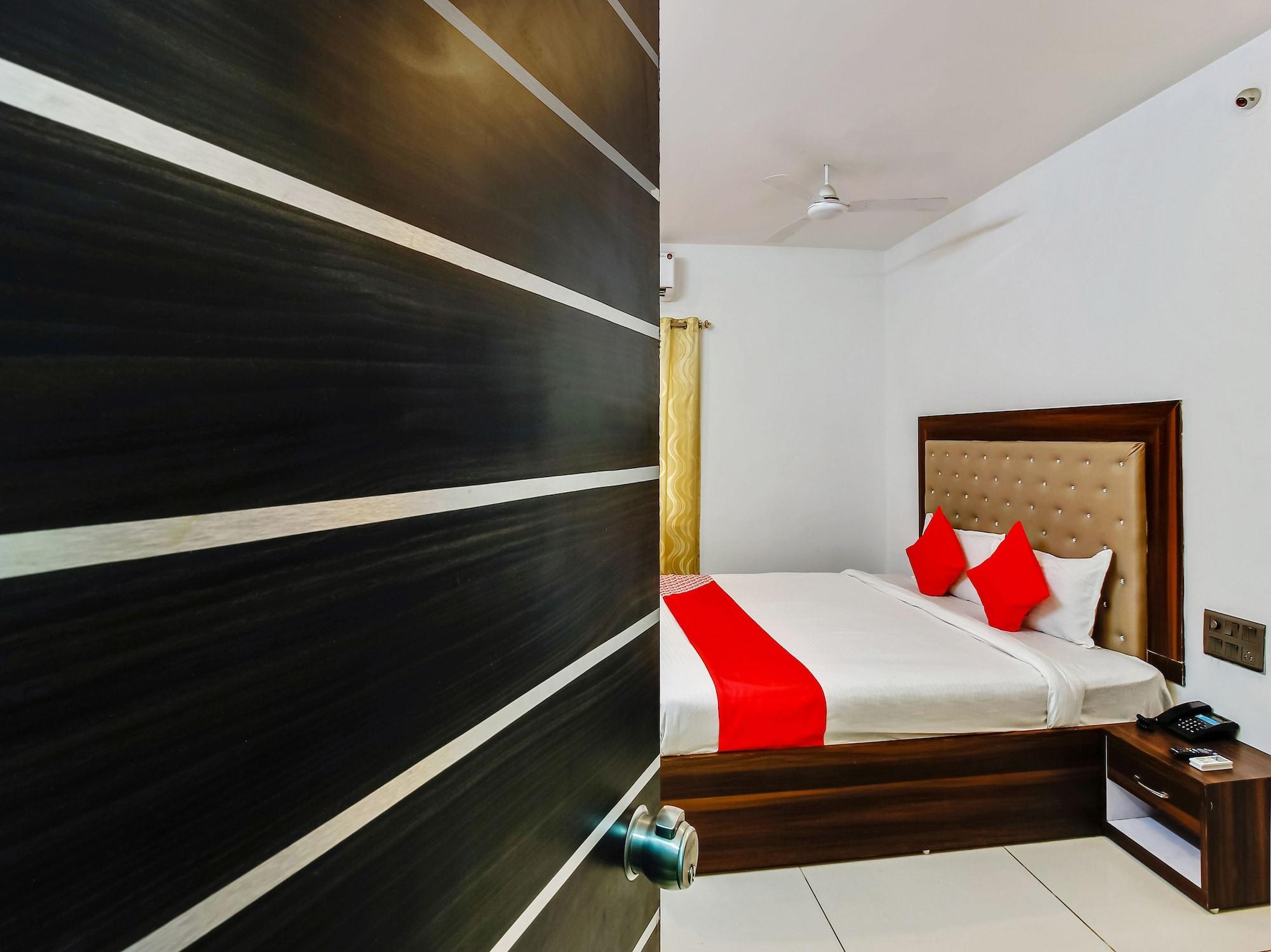 Oyo 29131 Hotel Mn Grand Shamshabad Esterno foto